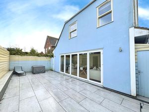 DE VERE LANE- click for photo gallery